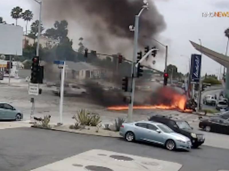 VIDEO. Conductora no respetó el semáforo en rojo y provoca la muerte de seis personas