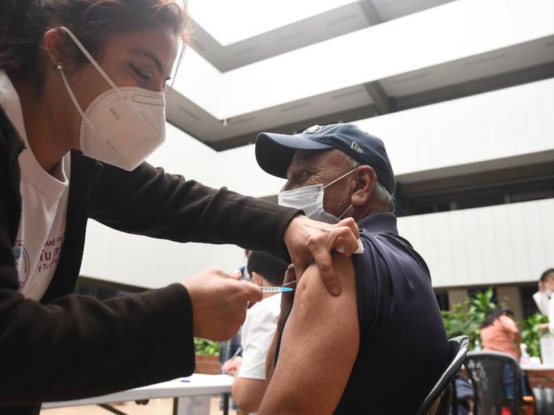 Congreso aprueba ley para recibir vacunas contra Covid-19 y exonerar a farmaceúticas