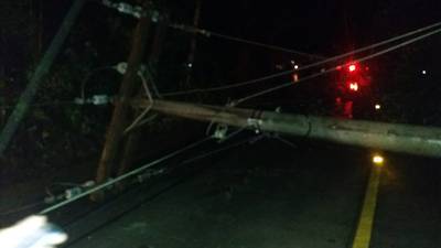 Cuatro postes derribados por emergencia de lluvias en Sacatepéquez
