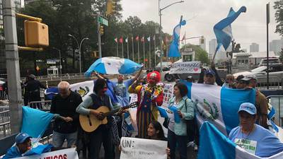 VIDEO. Guatemaltecos manifiestan frente a la sede de la ONU en Nueva York