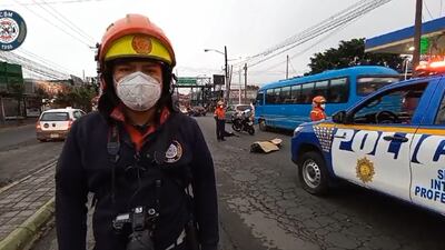 Motorista muere al ser atropellado por un bus en Calzada San Juan