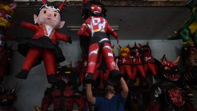 Quema del Diablo: una tradición guatemalteca que se suma a las tendencias