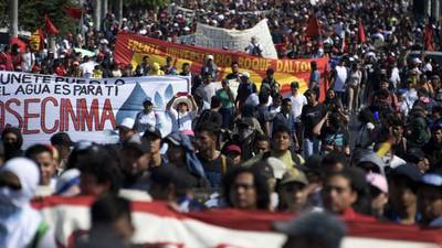 Salvadoreños denuncian intento en Congreso de privatizar el servicio de agua