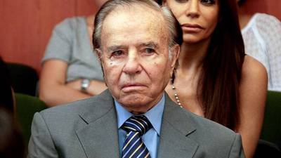 Expresidente Menem reelegido senador en Argentina