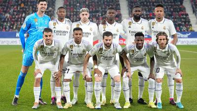 El Real Madrid mete presión al liderato culé con un valioso triunfo ante Osasuna