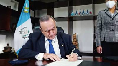 Presidente Giammattei vetó la Ley de Vacunación "por inconsistencias y contradicciones"