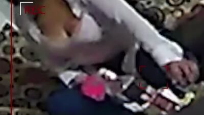 VIDEO: así fue cómo una mujer drogó y asaltó a un hombre en su casa