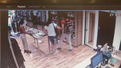 VIDEO: cliente agarra a golpes a encargado de almacén por no cambiarle una prenda
