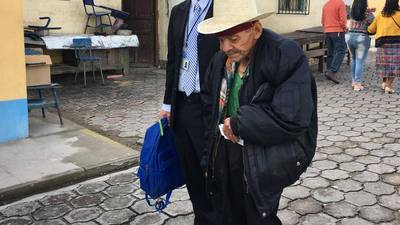Guatemaltecos son ejemplo y con casi 100 años de edad cumplen con su voto ¡Conoce sus historias!