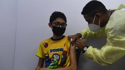 Salud sin fecha para retomar vacunación contra el Covid-19 en menores de edad