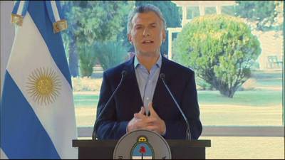 Macri anuncia aumento salarial y cortes de impuestos en Argentina