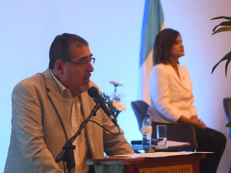 Bernardo Arévalo a alcalde electos: “son socios para implementar nuestro plan de gobierno”