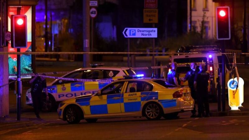 Jóvenes fans de Ariana Grande y sus padres relatan el pánico tras el ataque en Mánchester