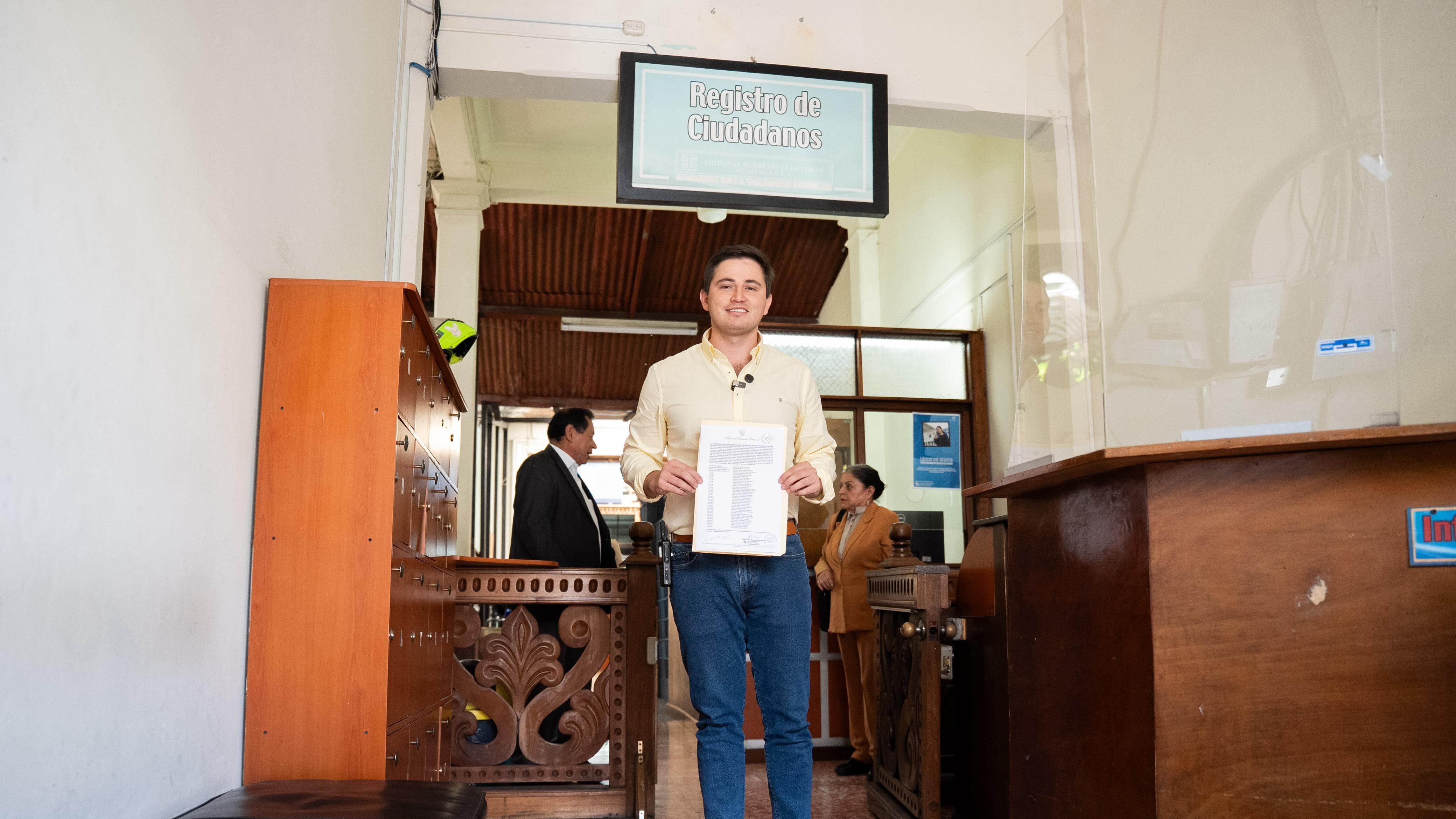 Sebastián Siero recibe del TSE su formal inscripción como Secretario General del Partido Unionista.