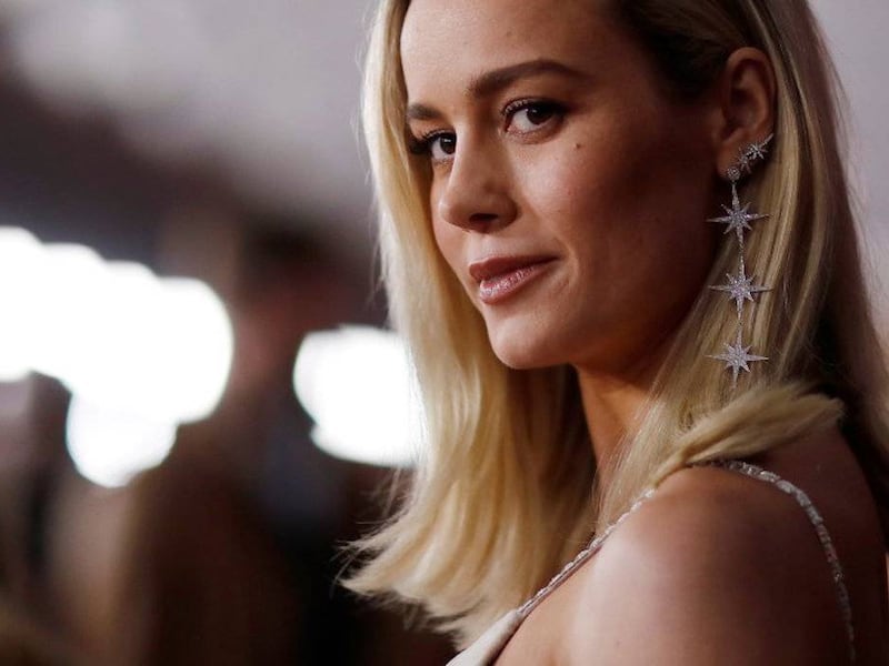 Brie Larson aterroriza al mostrar sus “feos” dedos en los Óscar 2020