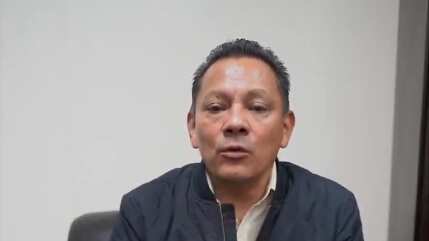 Expresidenciable denuncia que “quieren imponer una ideología LGBT+ en los libros escolares”