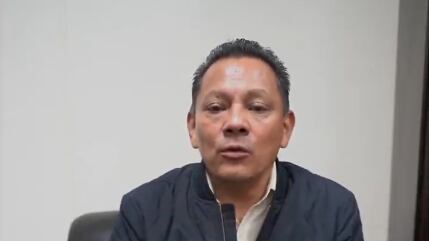 Expresidenciable denuncia que “quieren imponer una ideología LGBT+ en los libros escolares”