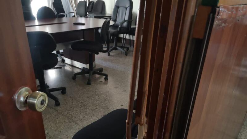 Así quedaron las oficinas de diputados que fueron irrumpidas