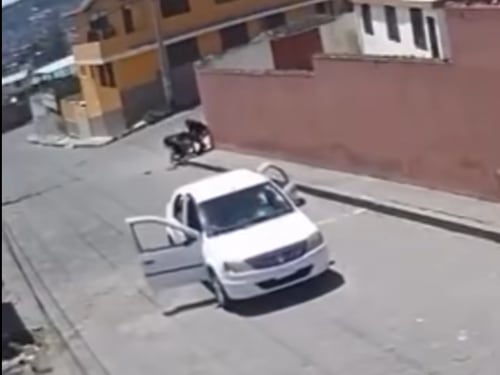 Cámara capta violento asalto a una mujer en Chilibulo, norte de Quito