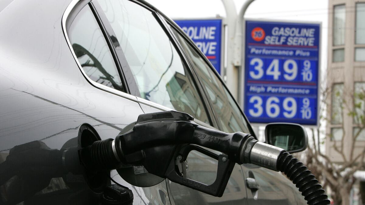 Los costos del combustible continúan siendo elevados a pesar de la reducción en los valores internacionales del petróleo