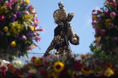 Devoción que florece: El Martes Santo se viste de gala con “La Reseña”