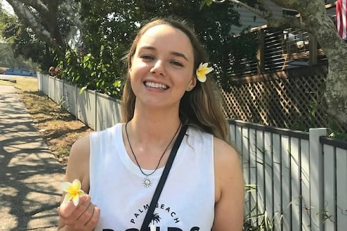 Influencer muere por complicación tras parto en casa