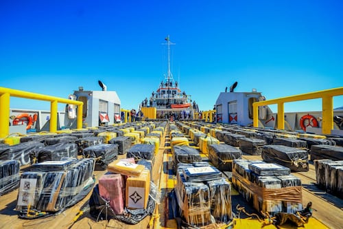 Operativo en el Pacífico deja la mayor incautación de droga en la historia salvadoreña