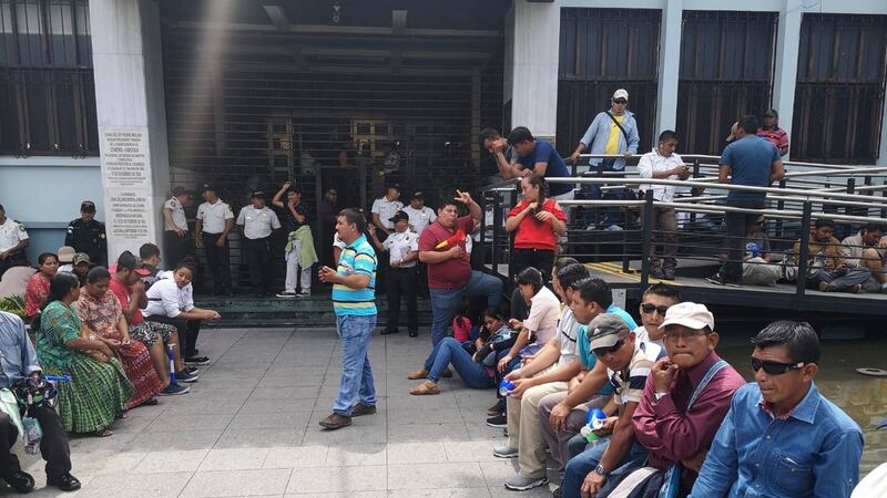 Suspenden actividades en CC por presencia de manifestantes