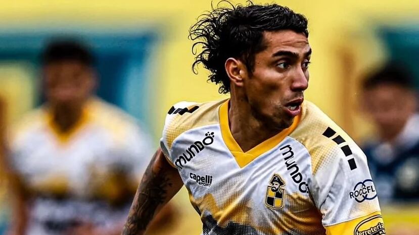 Luciano Cabral anotó el fin de semana pasado un gol ante Everton que fue ampliamente destacado por la prensa deportiva argentina.