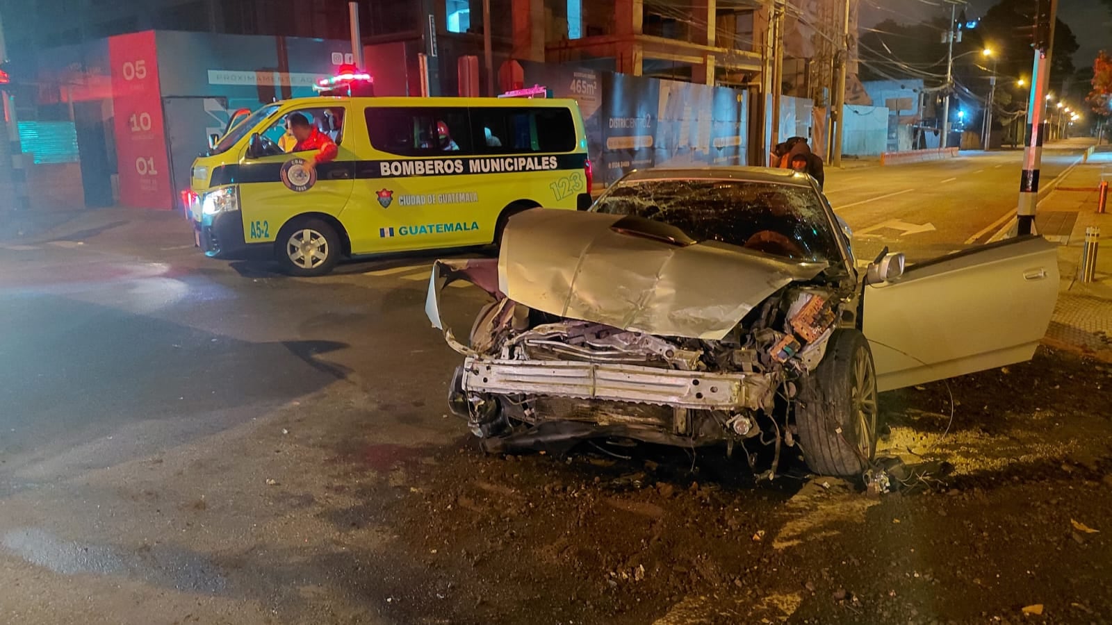 Accidente de tránsito deja cuatro personas lesionadas. Foto: CBM