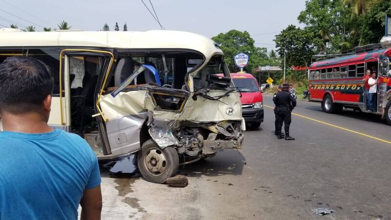 Doce personas resultan heridas en un accidente de tránsito en Cuyotenango