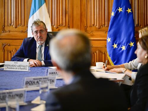 Arévalo se reúne con Misión de Observación de la Unión Europea para abordar retos democráticos del país