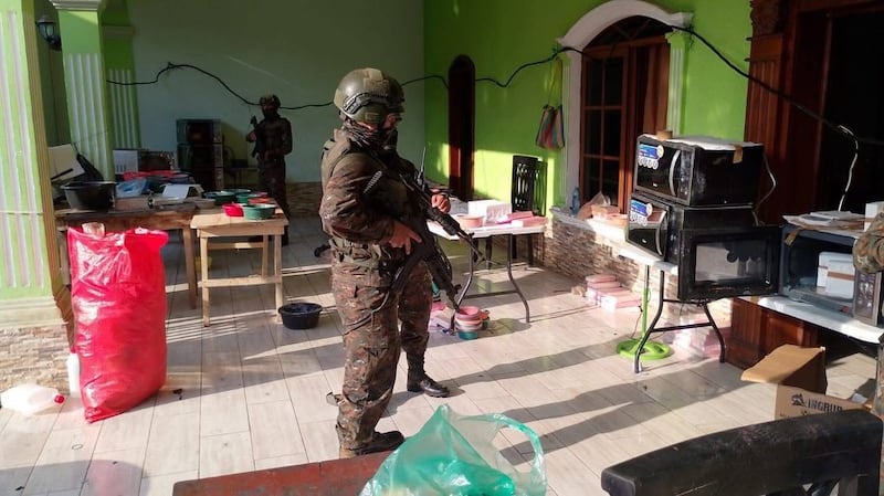 El laboratorio fue localizado entre caminos de terracería y fincas en la zona de Zanjón San Lorenzo, en Ayutla.