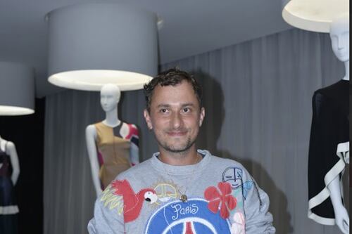 Entrevista con Esteban Cortázar, el diseñador más famoso de Colombia en su retrospectiva de 20 años de carrera