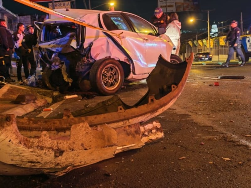 Choque entre dos carros deja a un conductor muerto en la Aguilar Batres