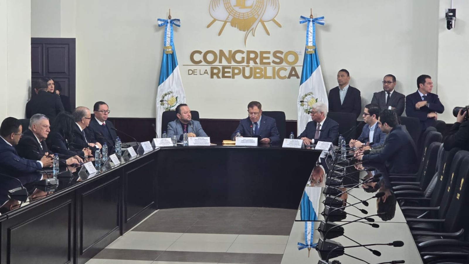 La Comisión de Postulación del Tribunal Supremo Electoral sesiona en el Congreso. Foto: Amilcar Avila