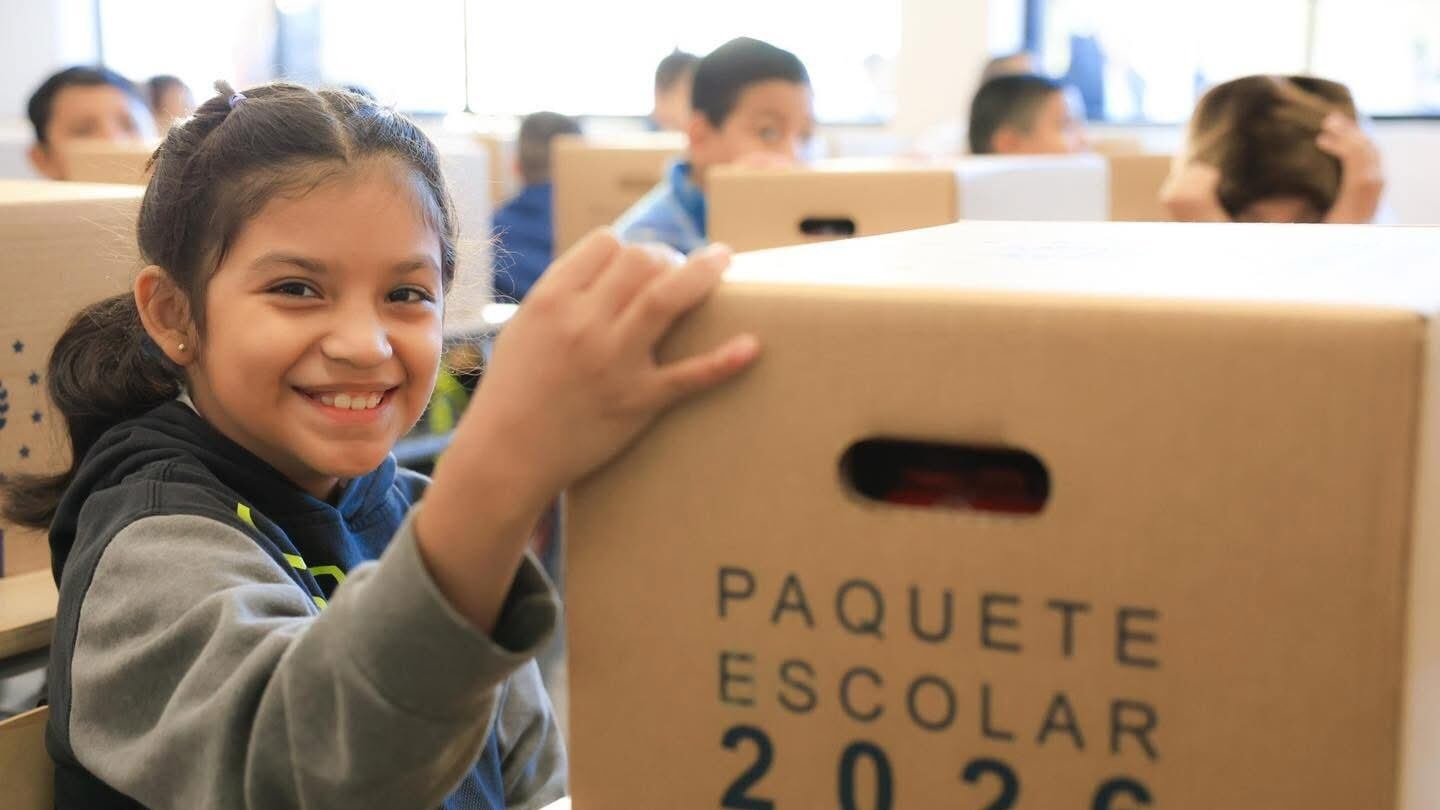 El gobierno de El Salvador hizo entrega de los paquetes escolares. Foto: Gobierno de El Salvador