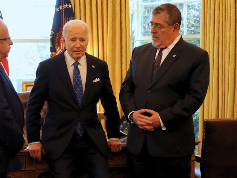 Joe Biden recibe a Bernardo Arévalo en reunión no prevista