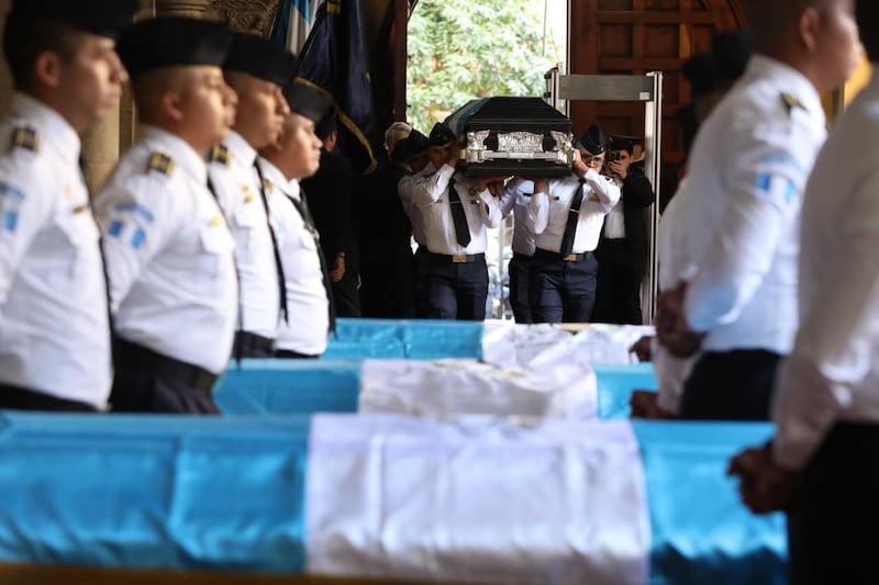 Acto en Gobernación para recordar a los policías caídos durante los ataques de pandilleros.