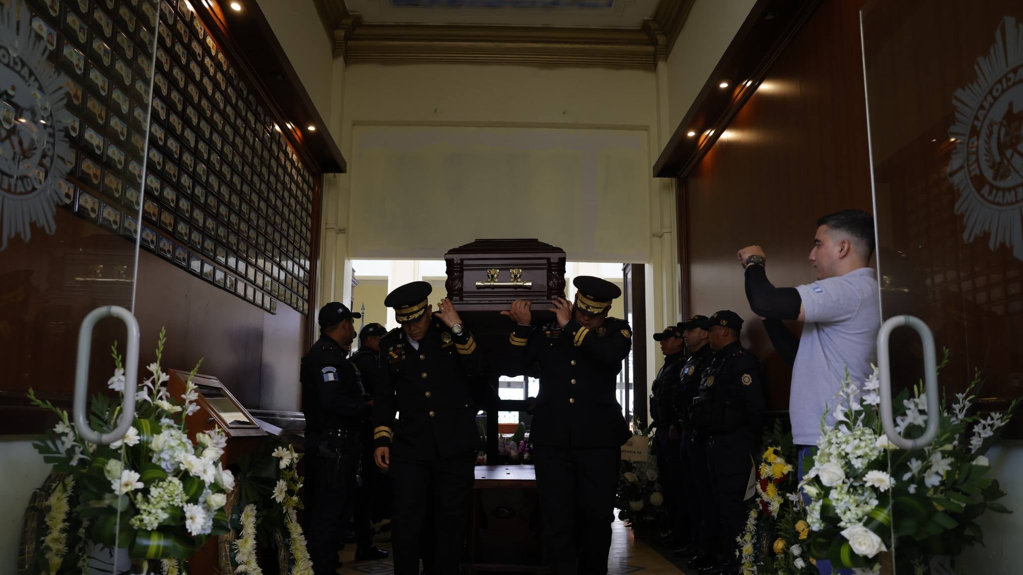 Rinden homenaje al policía Sergio Iván García Hernández, víctima de los ataques del Barrio 18.
