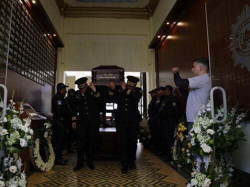 Honran al agente número 11 caído durante los ataques del Barrio 18