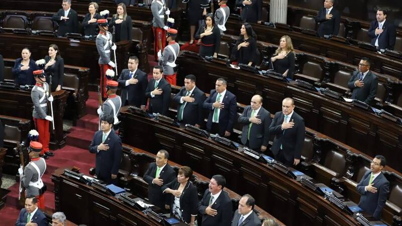 Por “traidores”, UNE expulsará a cinco diputados