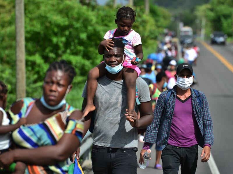 Guatemala y Honduras expresan preocupación por movilización de grupos de personas migrantes