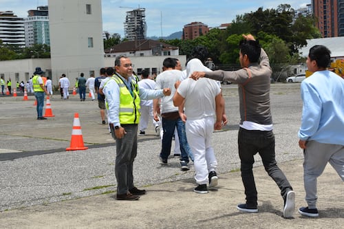 Menor guatemalteco no acompañado entre migrantes interceptados en Texas