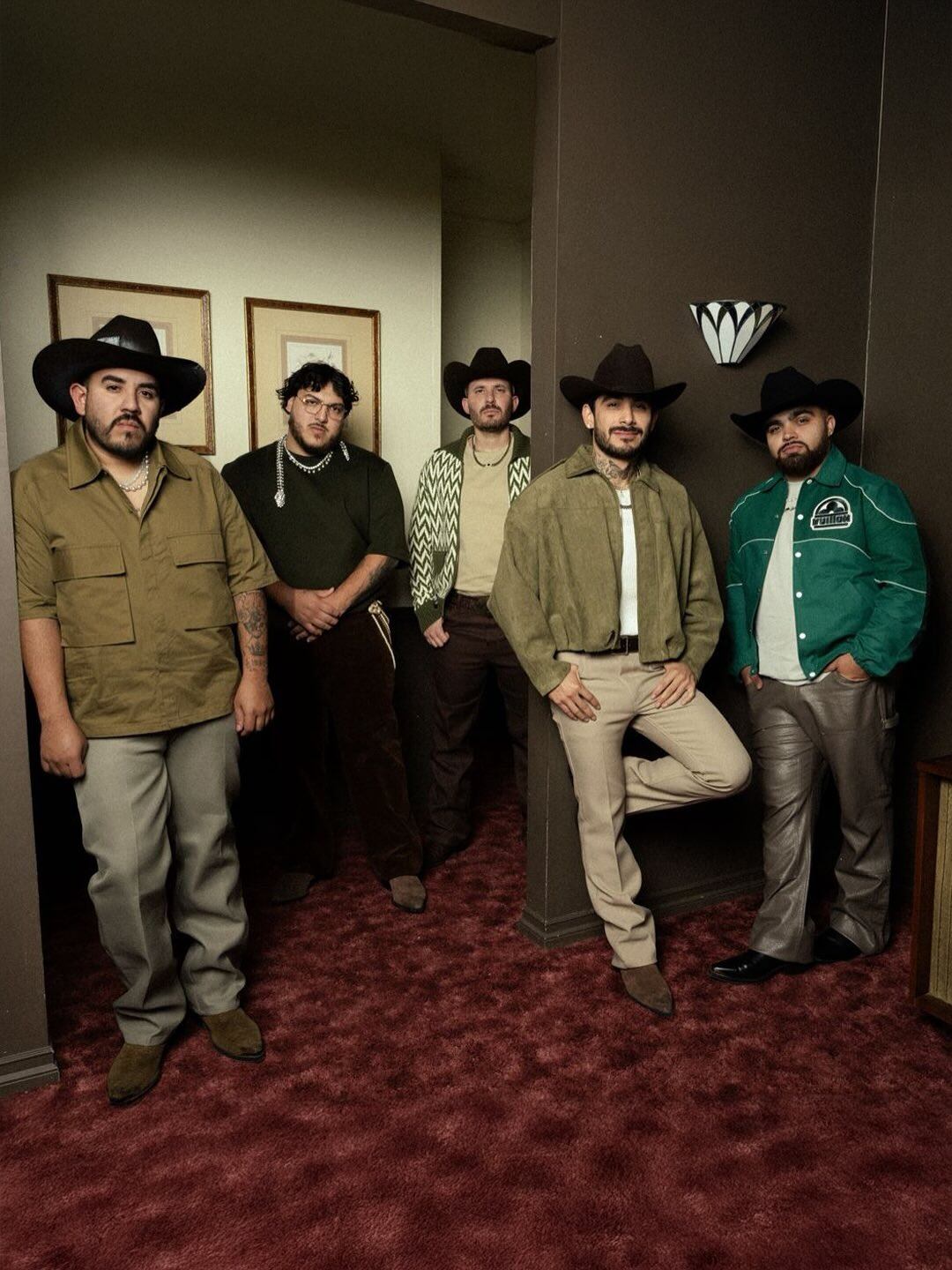 VIDEO. Así captaron la llegada de Grupo Firme al Aeropuerto Internacional La Aurora