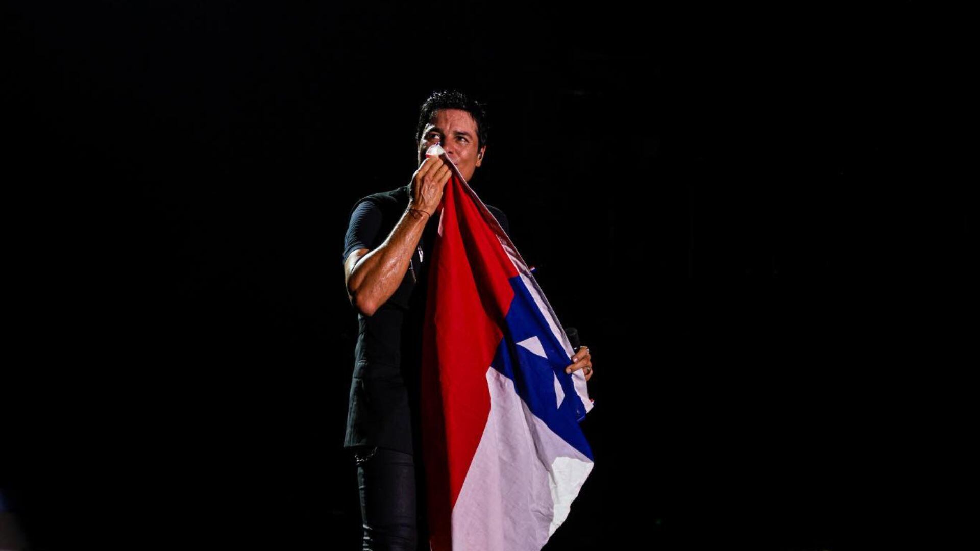 Chayanne enciende las redes con camiseta de México y mensaje futbolero previo a su concierto