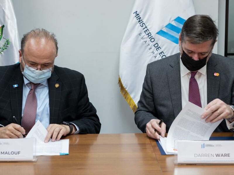 Mastercard y MINECO buscan avanzar en la transparencia, inclusión y digitalización financiera