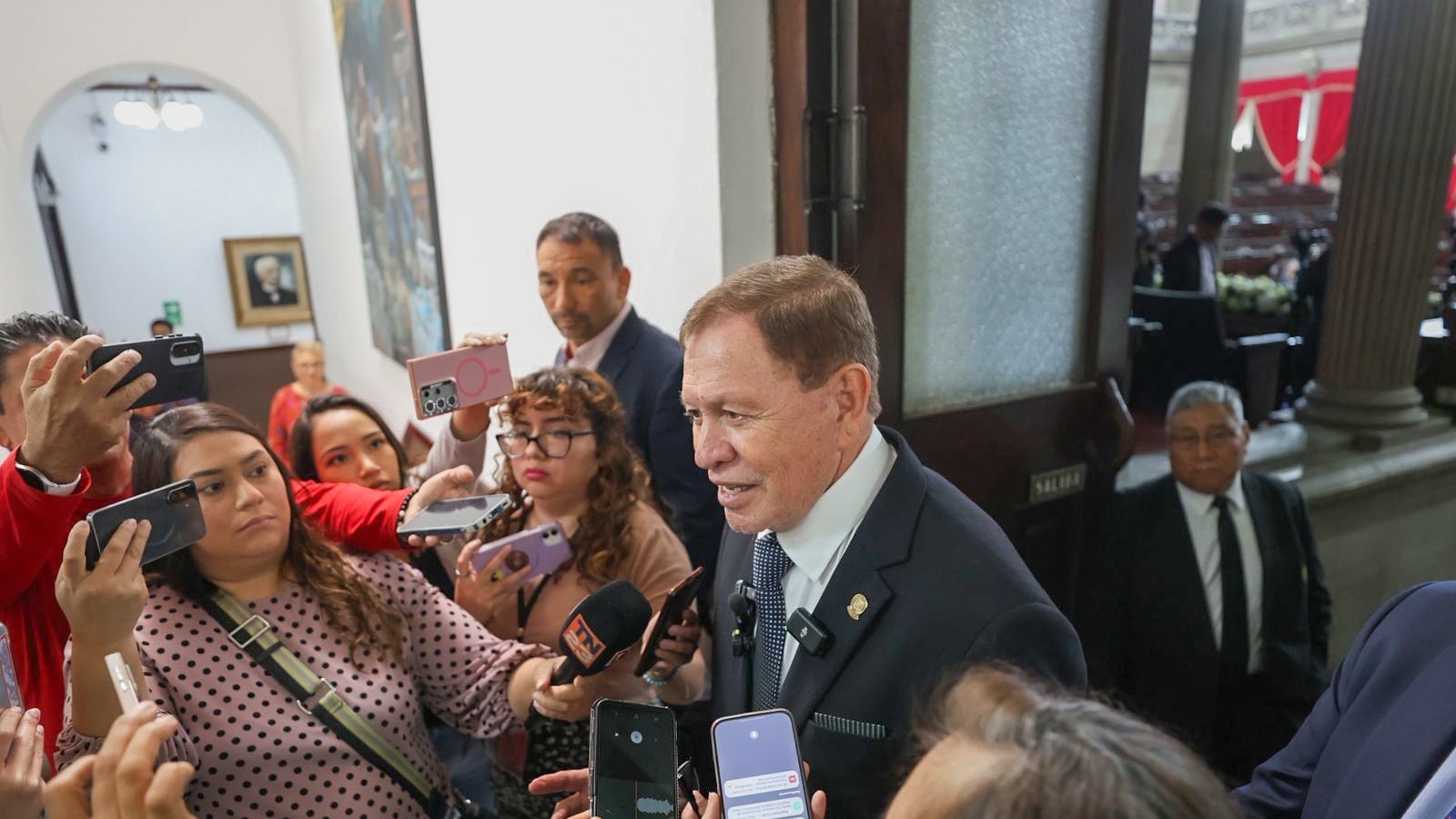 El diputado Luis Contreras preside el Legislativo.