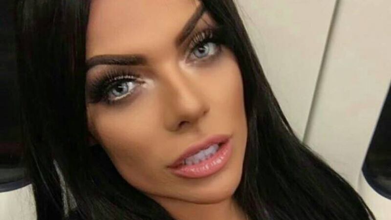 Suzy Cortez deja ver todo su “bumbum” en la bañera desafiando la censura de Instagram