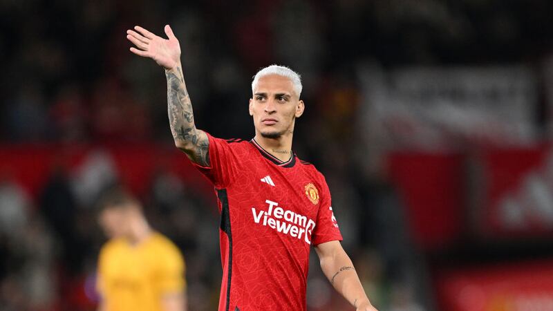 Antony es reintegrado por el Manchester United en medio de una investigación policial